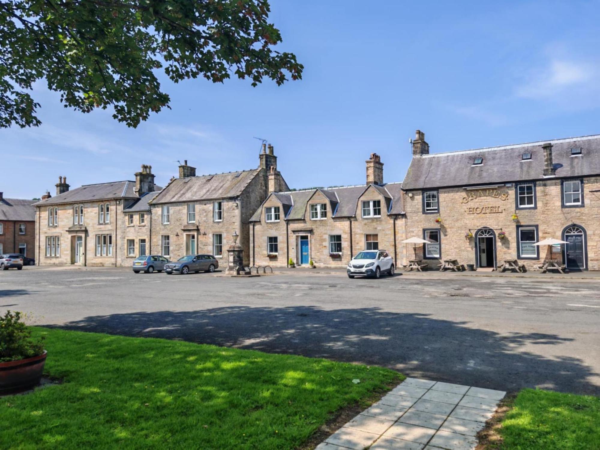 The Grapes Hotel Newcastleton Esterno foto